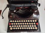 Rarissima macchina da scrivere tedesca ww2 con tasto ss e sua custodia prod. GROMA n.4