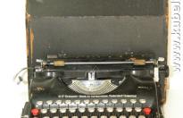 Rarissima macchina da scrivere tedesca ww2 con tasto ss e sua custodia prod. GROMA n.2