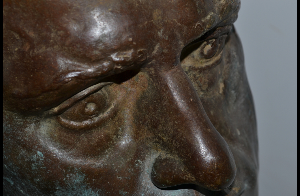 Busto di Mussolini, scultura in bronzo, cm h 14, base in travertino,  (livetti - Asta ASTA A TEMPO di Arte Moderna e Antiquariato - Aste Pirone